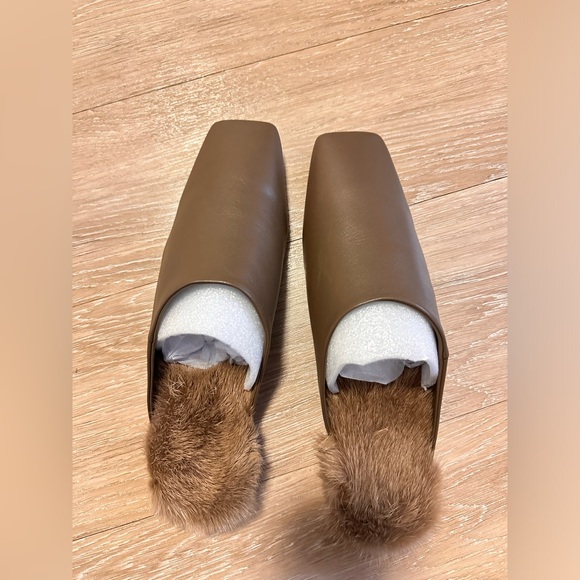 CHICJOC Shoes - NWT* CHICJOC Mink Fur Leather Brown Mules - Size 38